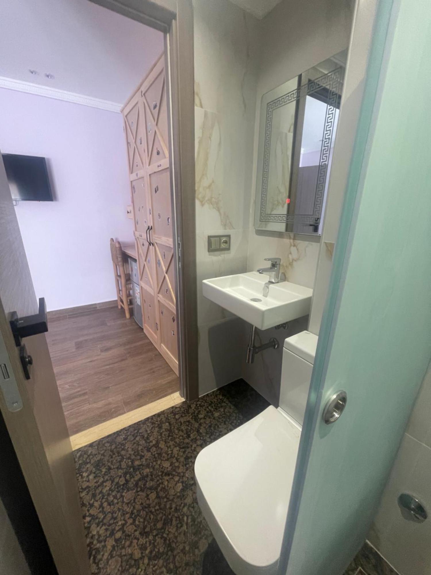Anni Guesthouse Hostel マルティル エクステリア 写真