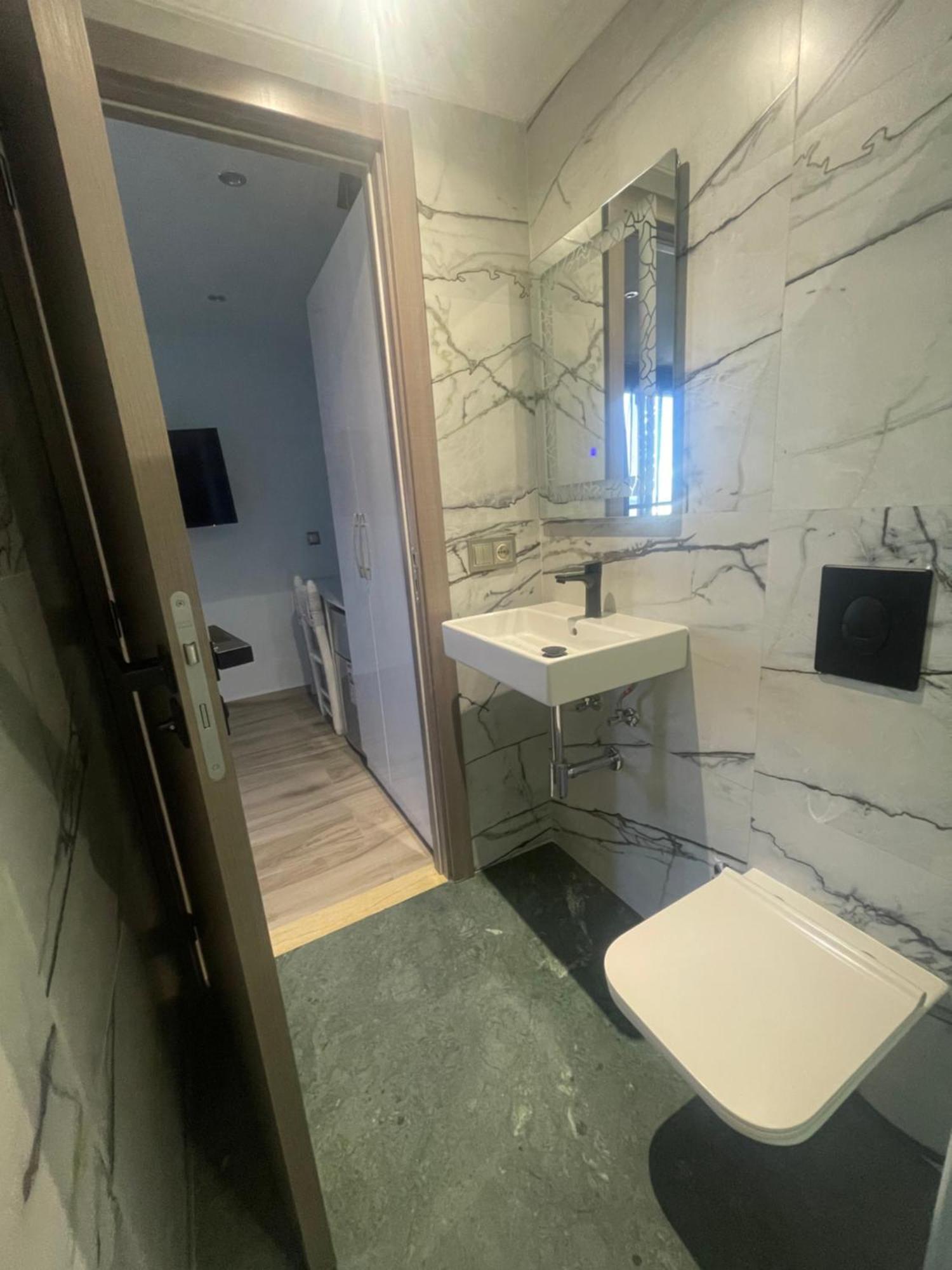 Anni Guesthouse Hostel マルティル エクステリア 写真
